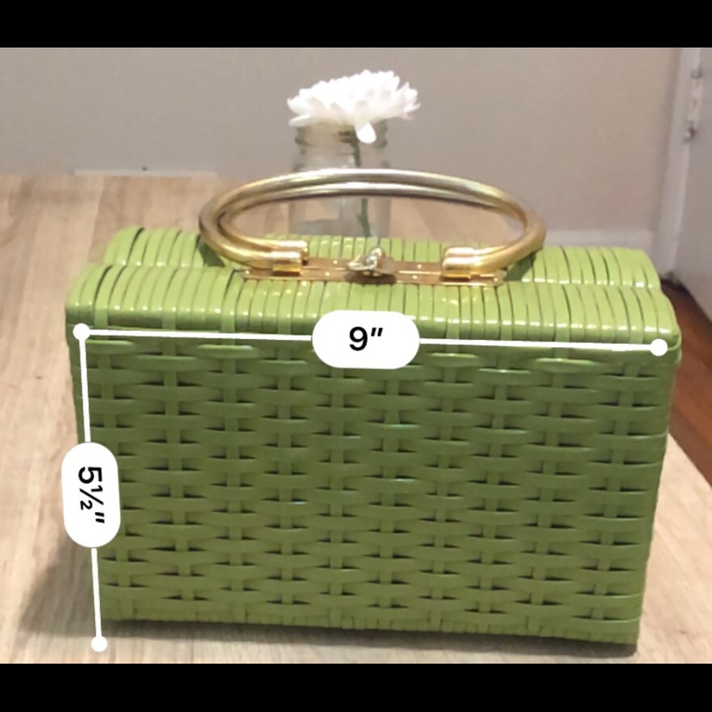 Green Vintage pursue